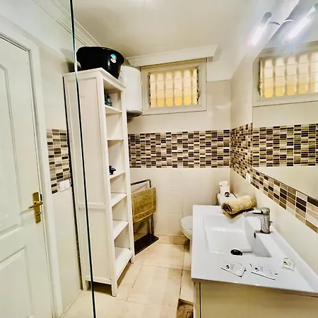 Colonial Cliffs Apartment