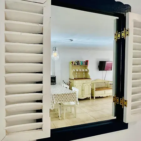 Colonial Cliffs Apartment *